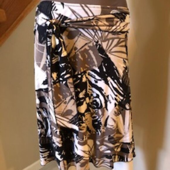 MARZ Impression Viscose Blend A-Line Pattern Skirt w Belt White Tan Black Sz 40 - Picture 2 of 6